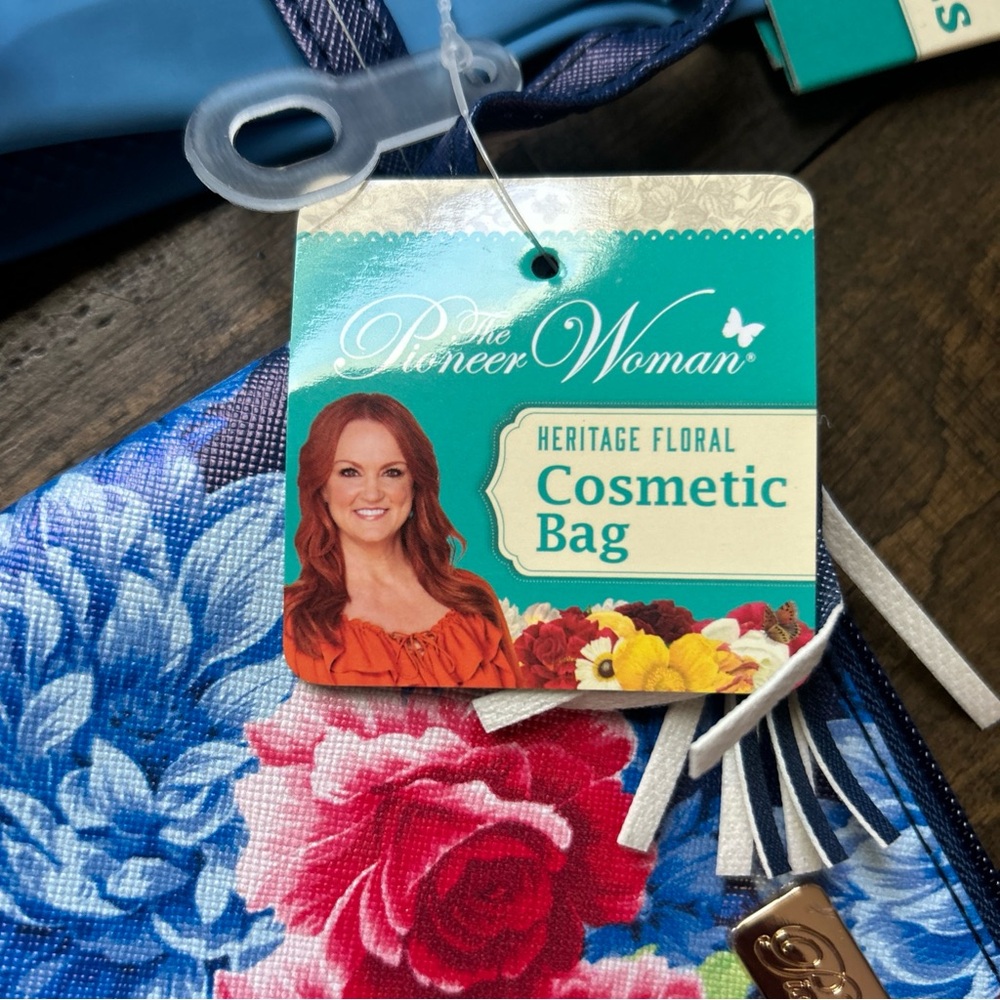 Keep your hands clean and protected while you work with The Pioneer Woman Cleani - Picture 4 of 4